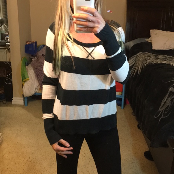 Hurley Sweaters - Like new sweater by Hurley
